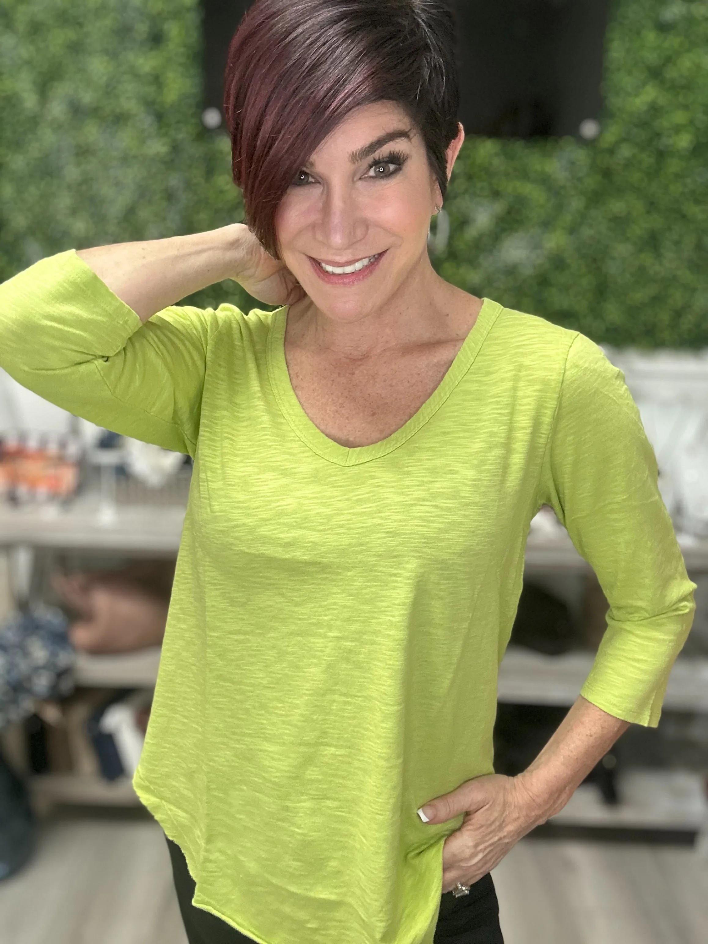 3/4 Sleeve V-Neck Tee w/ Curve Hem