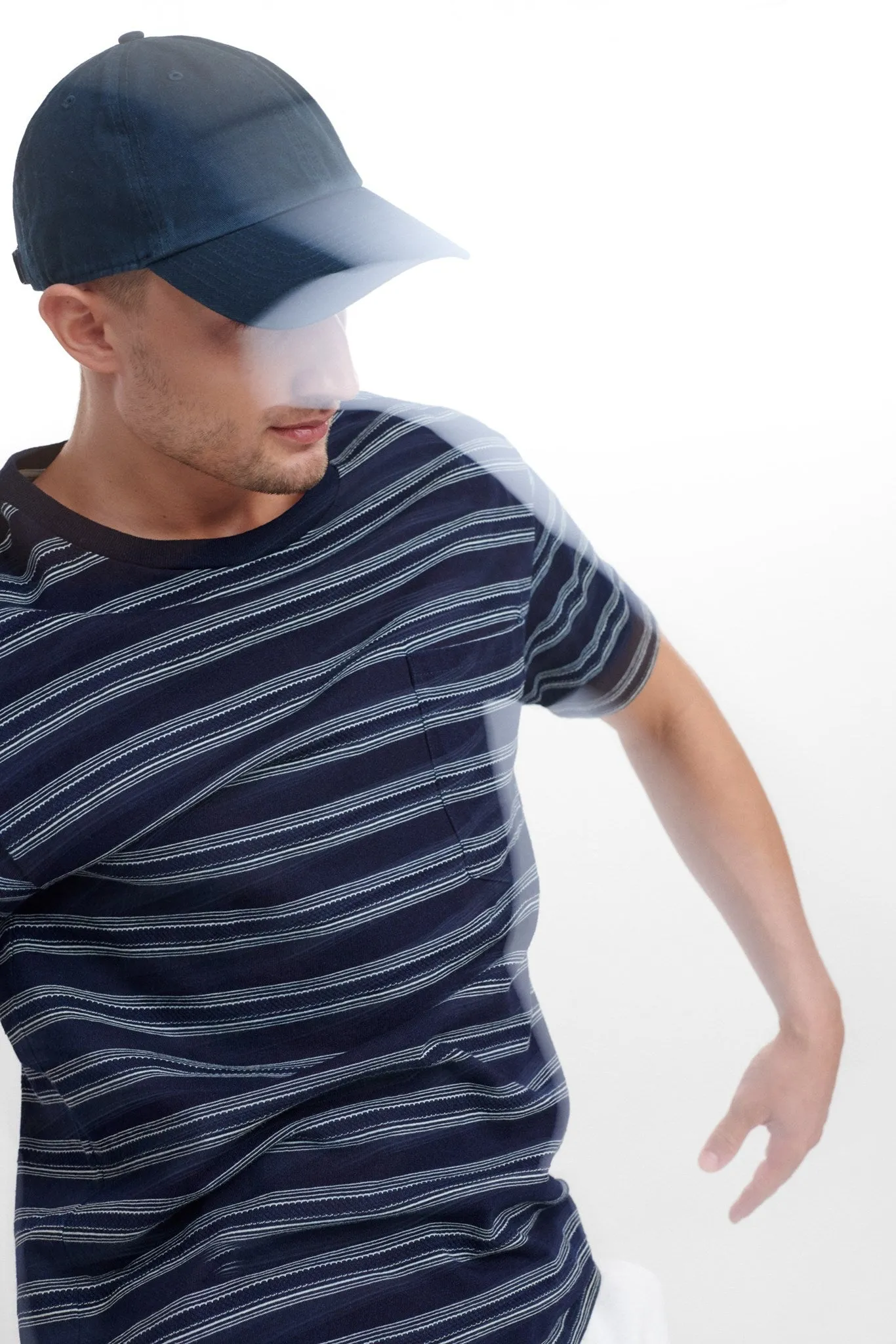 AKKIKKI CURVE STRIPE TEE - Sky Captain