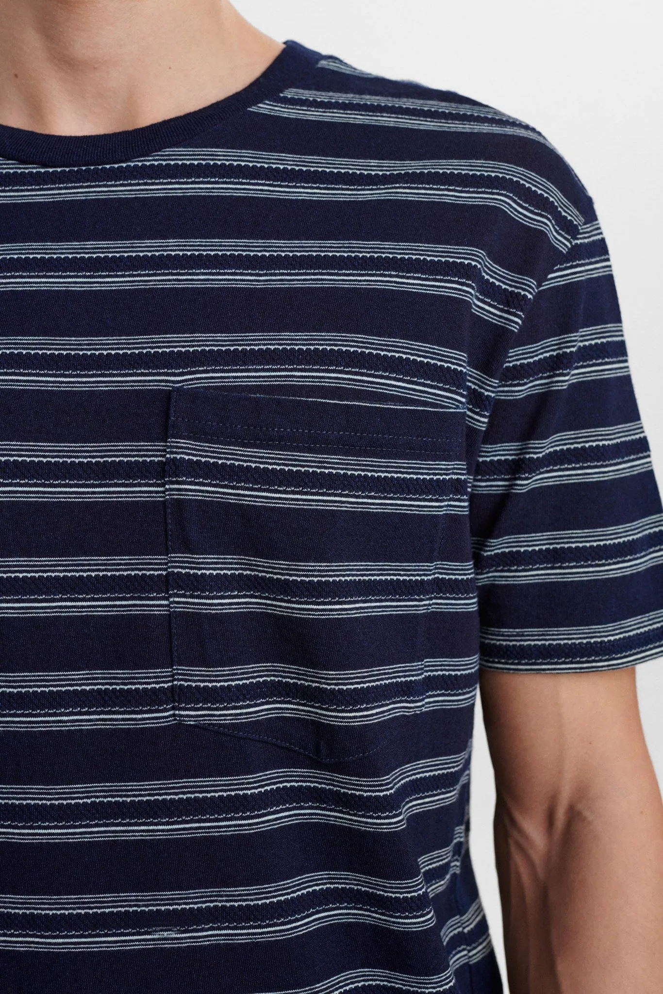 AKKIKKI CURVE STRIPE TEE - Sky Captain